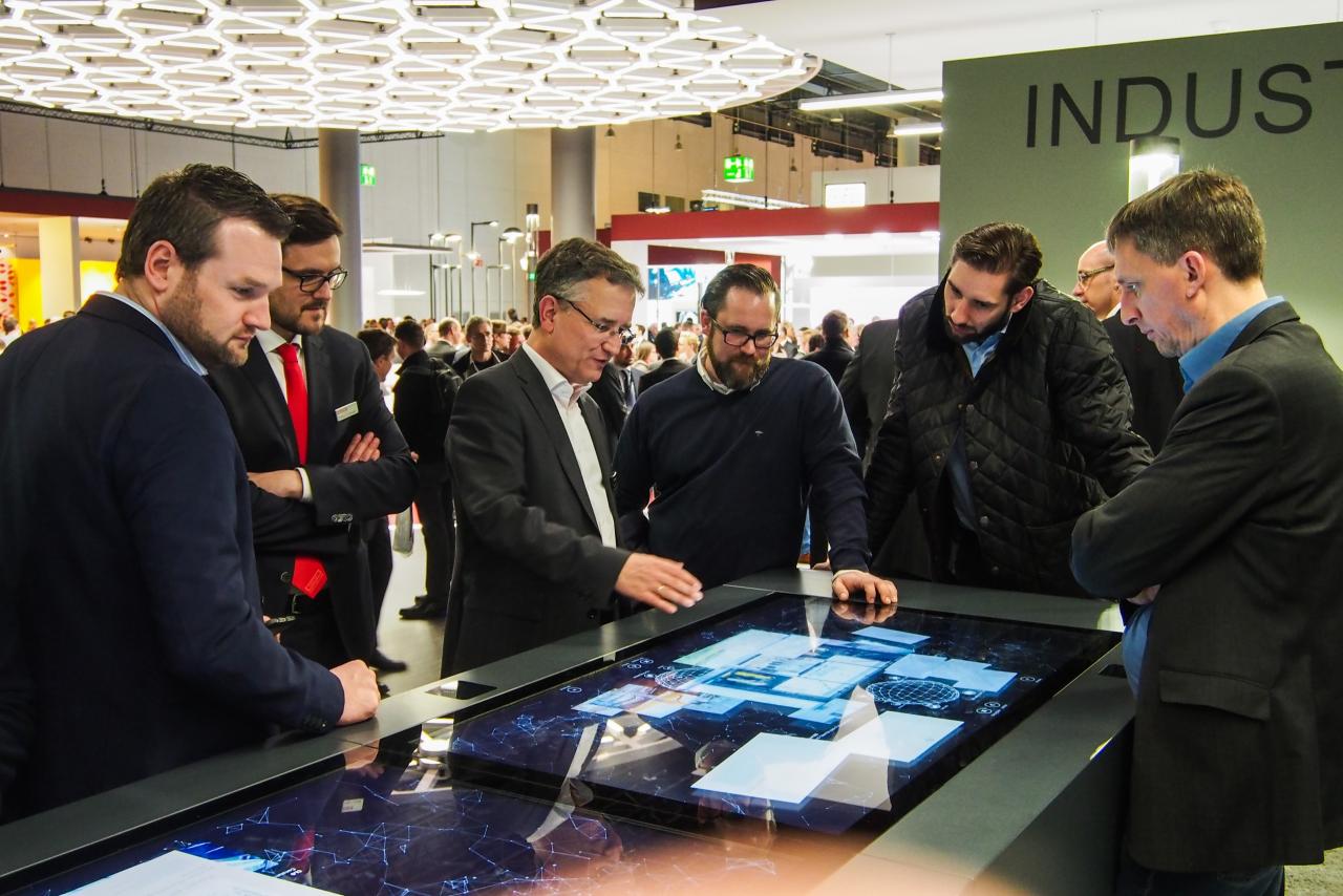 Unity3D Multitouch Messeanwendung Trilux Licht verbindet [redPlant